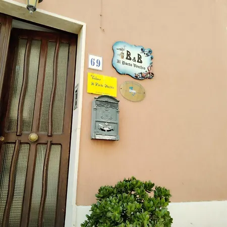 Il Porto Vecchio לינה וארוחת בוקר 3*