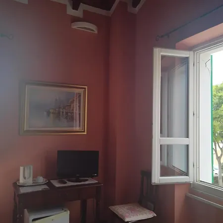 Il Porto Vecchio 3* スティンティーノ